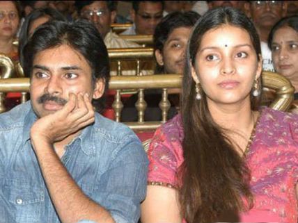  రేణు దేశాయ్ ని ఇబ్బంది పెడుతున్న పవన్ ఫ్యాన్స్