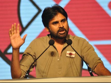 పవన్‌ ని ప్రచారానికి రావద్దని బ్రతిమాలుతున్నారు