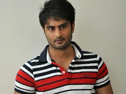 మహేష్ బావ తెలివైనోడే...పట్టేస్తున్నాడు