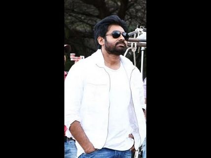 పవన్ కళ్యాణ్ మరోసారి భారీగా పెంచేసి....?