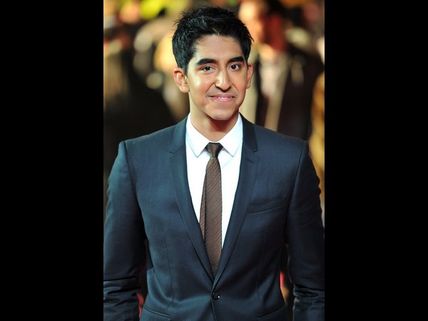 'స్లమ్‌ డాగ్‌ మిలీనియర్‌' కుర్రాడితో తీస్తున్నారు