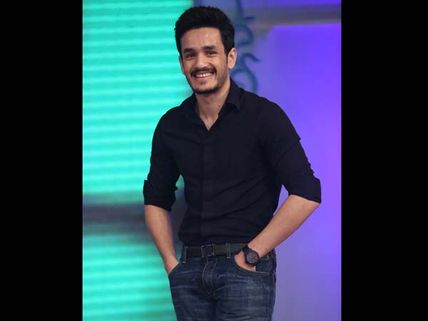వామ్మో...అఖిల్ చాలా స్పీడుగా ఉన్నాడు