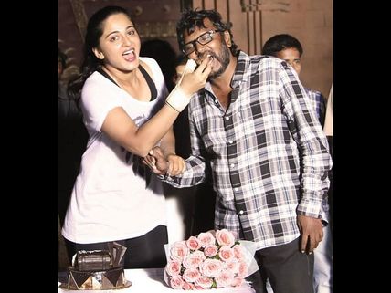  అనుష్క చేతికి గాయం (ఫొటో)