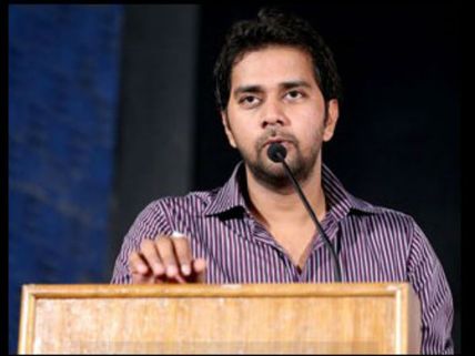 కుర్ర డైరక్టర్ కు అడ్వాన్స్ లు...ఆఫర్స్