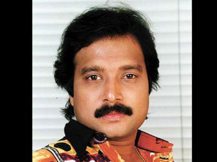 ఆస్తి వివాదంలో హీరో పోలీస్ కంప్లైంట్