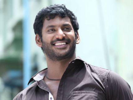  వీడియో షాపుపై దాడి:  పైరసీ ని పట్టుకున్న హీరో(వీడియో)