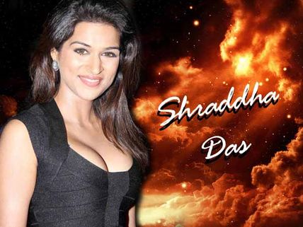 ఐటం గర్ల్ గా మారిన శ్రద్దాదాస్ 