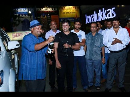 బర్త్ డే గిఫ్ట్: థమన్‌కు ఖరీదైన కారు కొనిచ్చిన హీరో