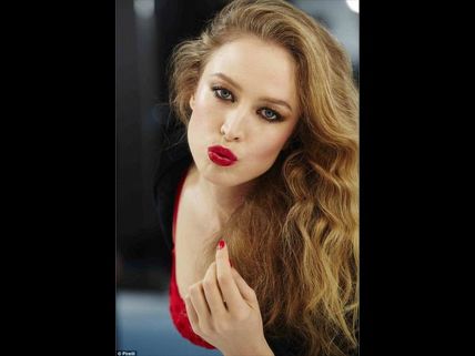 పిరెల్లి క్యాలెండర్ గర్ల్స్ 2015 (హాట్ ఫోటోస్)