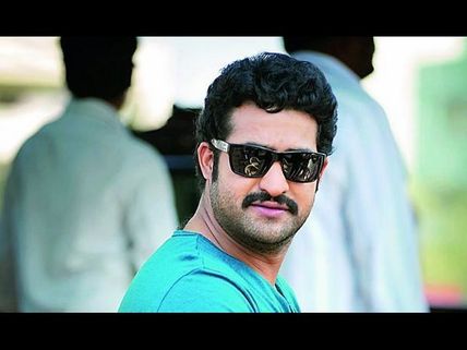 ఎన్టీఆర్ తో ‘కత్తి’ రీమేక్...డైరక్టర్ ఎవరంటే