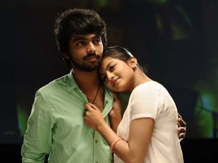 'త్రిష ఇలియానా నయనతార' ముగ్గురుతోనూ.. (వీడియో)