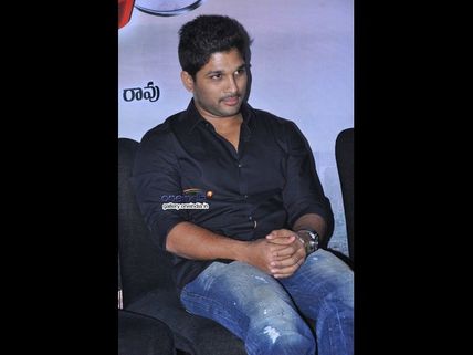 ఈ గ్యాప్ లో సమ్మర్ వెకేషన్ కు ...అల్లు అర్జున్