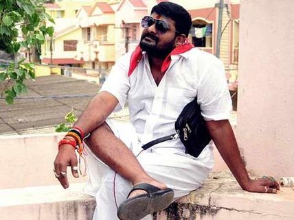 దర్శకుడిపై  స్టార్ కమిడియన్ పోలీస్ కంప్లైంట్ (వీడియో)