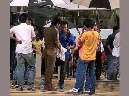 చరణ్ మళ్లీ  పోలీస్ డ్రస్ లో...:  నిజం ఏంటి??