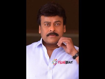 ఛార్మి ఎఫెక్ట్ :  చిరు 150వ చిత్రం దర్శకుడు మార్పు?