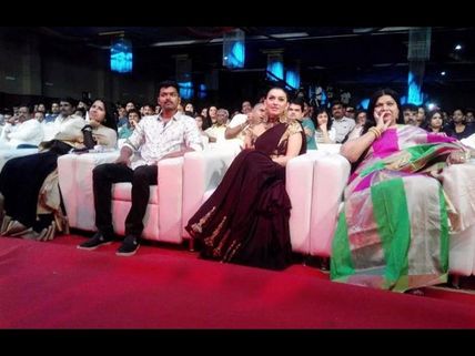 స్టేజిపై శృతిహాసన్, హన్సిక, అలి.... (ఫొటోలు) 