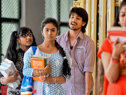 సూపర్ మామ...లోఫర్ అల్లుడు  (‘సినిమా చూపిస్త మావ’ రివ్యూ)