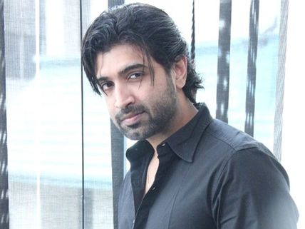 నిర్మాతగా మారిన రామ్ చరణ్ 'బ్రూస్ లీ' విలన్