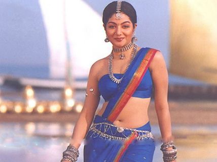  నటి అల్ఫోన్సాపైన తల్లి  పోలీస్ కంప్లైంట్