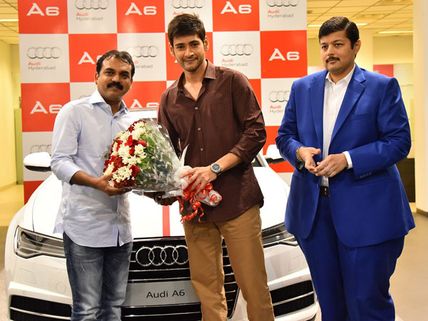 పొగడ్తల్లో ముంచెత్తుతున్న మహేష్ బాబు