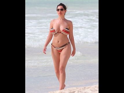 ఆ సెక్సీ బ్యూటీ...మోస్ట్ డేంజరస్ సెలబ్రిటీ (ఫోటోస్)