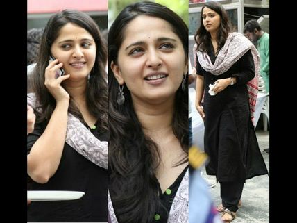  హాట్ టాపిక్: అనుష్కకు అమెరికాలో ఆపరేషన్?