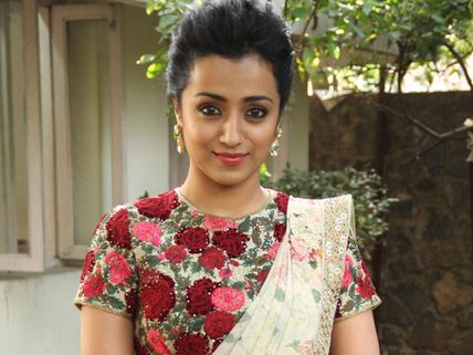 క్రేజీ  ఆఫర్ :  స్టార్ హీరో సరసన త్రిష...నెగిటివ్ రోల్ 