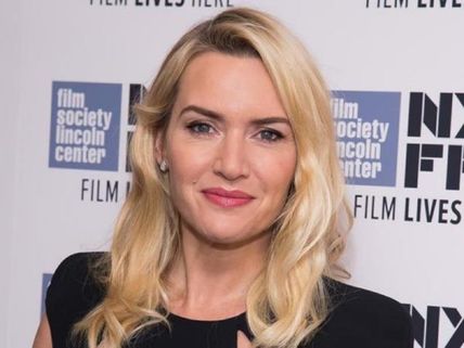  టైటానికి హీరోయిన్ రొమాన్స్: ఆమె కూతురుకు నచ్చడం లేదు!