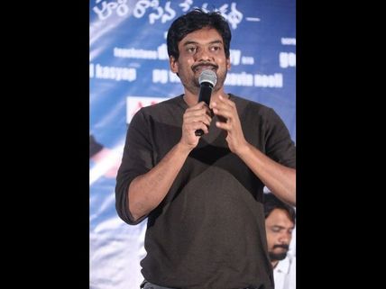 ఇదేం పనంటూ...పూరి పై మెగా ఫ్యాన్స్  ఆగ్రహం?