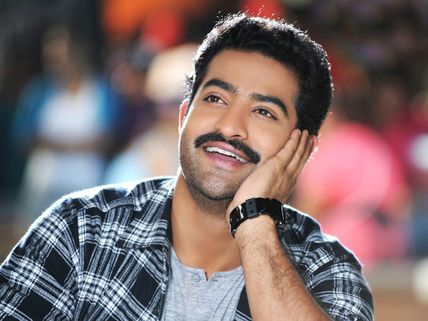  ఎన్టీఆర్ గ్యారేజీలో   హీరోయిన్స్  వీళ్లా?