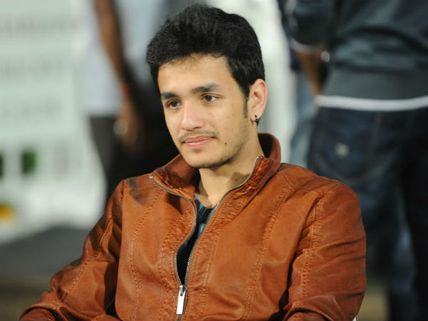 ఆ రీమేక్ లో చేయాలని  అఖిల్ నిర్ణయం