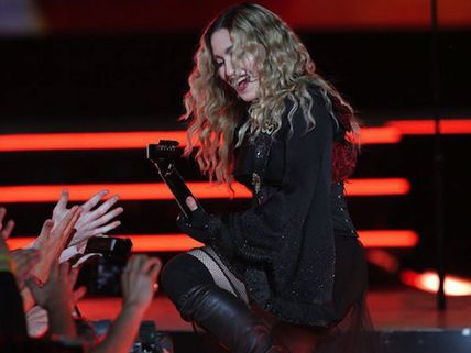 తాగి స్టేజీపైకి రాలేదంటోంది 