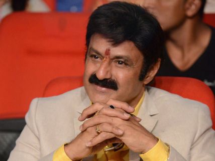 బాలయ్య 100వ సినిమా కోసం అన్నీ వదిలేసి దర్శకుడు!