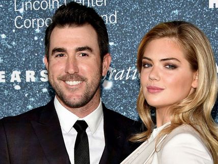 బాయ్ ఫ్రెండుతో సెక్సీ బ్యూటీ ఎంగేజ్మెంట్ (ఫోటోస్)