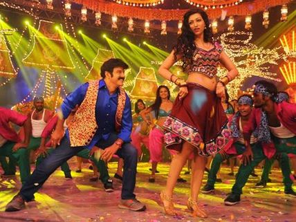 బాలయ్య పర్శనల్ పార్టీ:   హంసానందిని తో డాన్స్ 
