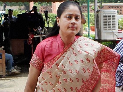 అమ్మ కష్టంలో ఉన్నపుడు ఎవరూ రాలేదు: విజయశాంతి