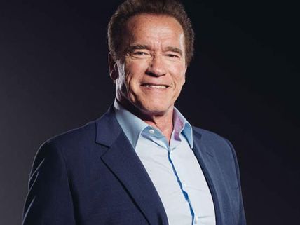 టెర్మినేటర్‌ స్టార్ ఆర్నాల్డ్‌ ష్వార్జ్‌నెగర్‌‌ను వెంటాడిన గజరాజు (వీడియో)  