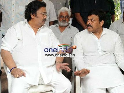 మళ్ళీ దగ్గరగా ఆ ఇద్దరూ : చిరు దాసరిలని కలిపిందెవరు?  మరి పవన్ సంగతేంటి.. ? (ఫొటో స్టోరీ) 