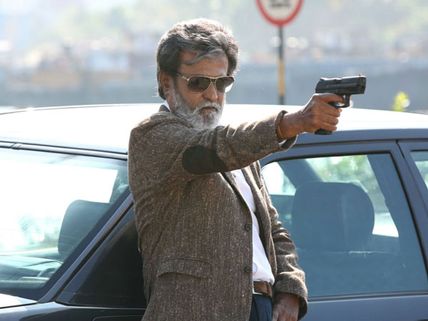 షాకింగ్ నిర్ణయం వెనక నిజం ఏమిటో, రజని చెప్తే గానీ బయిటకు రాదు 