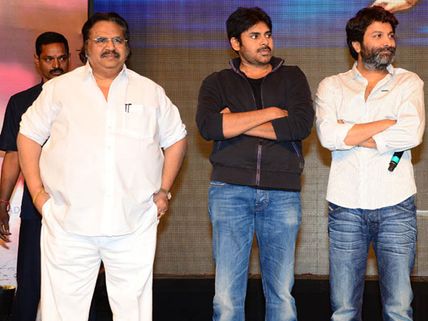 పవన్ కళ్యాణ్‌ కోసం...దాసరి తంత్రం, త్రివిక్రమ్ మంత్రం!  