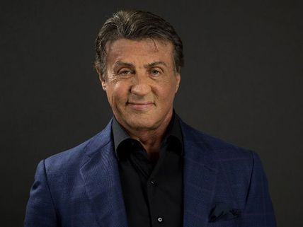 నేను బతికే ఉన్నా బాబోయ్...ఫేస్ బుక్,ట్విట్టర్ లలో చంపద్దంటూ స్టార్