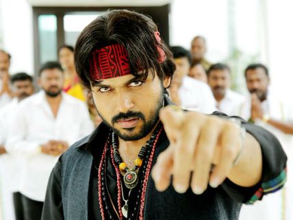 సెట్టింగ్స్ హైప్ మొత్తం హర్రర్ కామెడీ టైపా??  కాష్మోరా పై ఈ టాక్ నిజమైతే మాత్రం పెద్ద దెబ్బ పడ్దట్టే