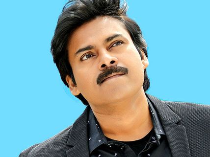 రామ్ చరణ్ చేసిన పనికి .... పవన్ కళ్యాణ్ హోటల్ రూమ్ క్లీన్ చేసాడు?
