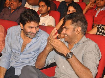 త్రివిక్రమ్ స్ట్రాటజీ ఏంటి ?: పవన్ ప్రక్కన ఆ కుర్ర హీరోయిన్ ని కూడా సీన్ లోకి