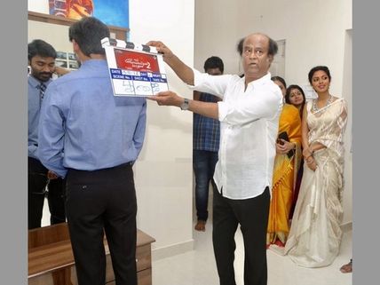 ఇంతకన్నా ఏమి అడగను:ధనుష్ ...రజినీ, సౌందర్య, ధనుష్  (ఫొటోలివే)