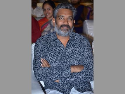 జక్కన్న ఇదేం బాగాలేదు.. మెగా ఫ్యాన్స్ ఫైర్!