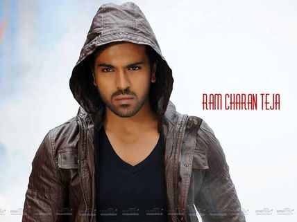 చెర్రీ కెరీర్ స్కెచ్ మామూలుగా లేదు...సుకుమార్ తర్వాత ఆ డైరక్టర్ తో ఫైనల్