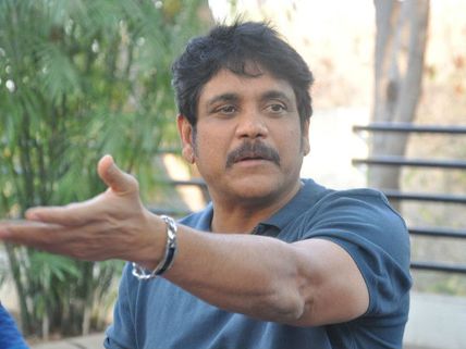 అఖిల్ పెళ్లి రద్దు: సెట్స్‌లో వింతగా ప్రవర్తిస్తున్న నాగార్జున!