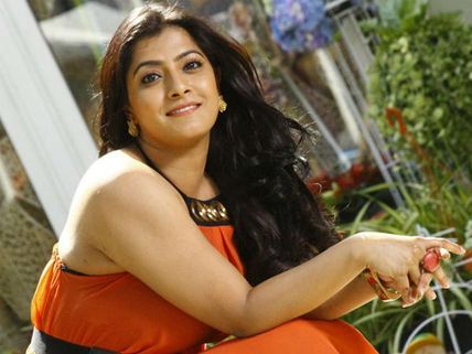 నన్నెవరూ కిడ్నాప్ చేయలేదు, ఇదంతా వాళ్ళ పనే: హీరోయిన్ వరలక్ష్మి