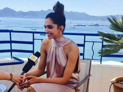 కేన్స్ ఫిలిం ఫెస్టివల్‌ 2017లో దీపిక పదుకోనే కేక.. ఫోటో గ్యాలరీ..